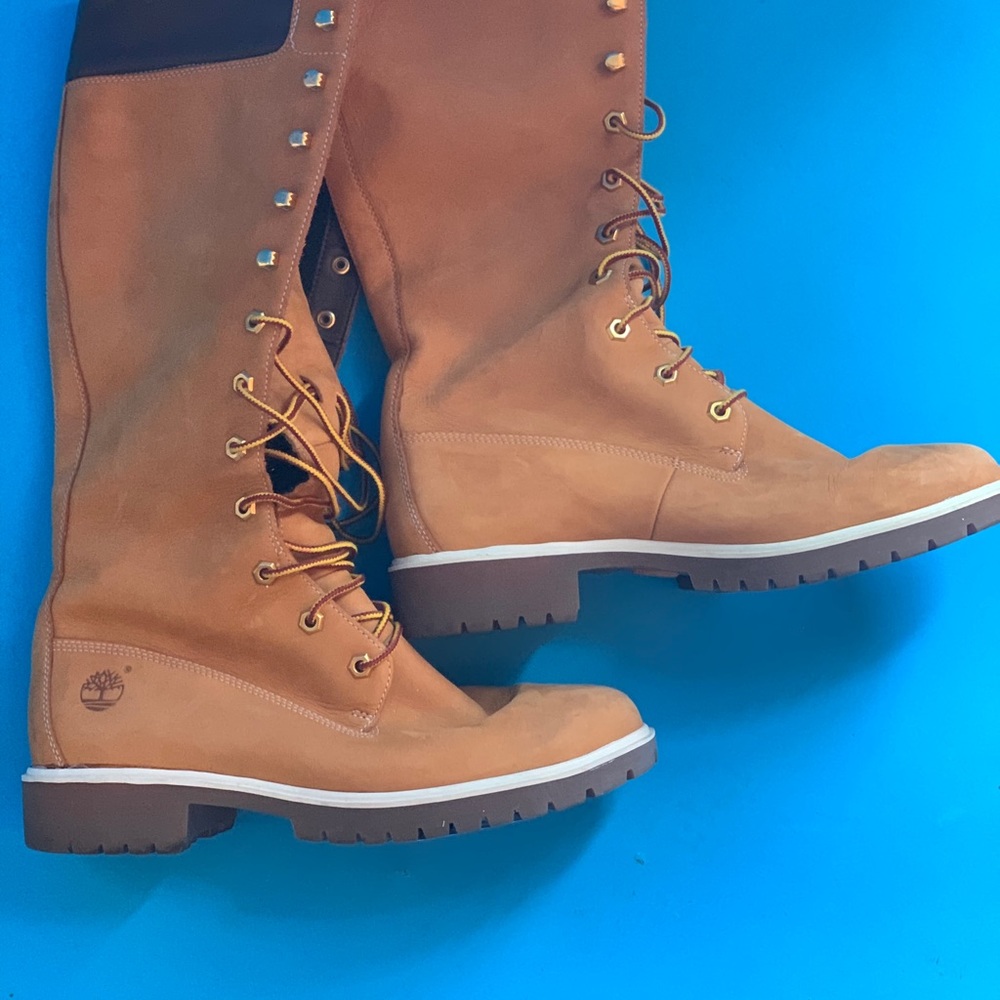 HIGH TOP TIMBERLANDS SIZE 8.5